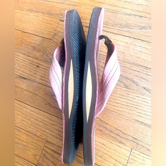 Light pink thick strap Rainbows womens size med - Picture 6 of 9